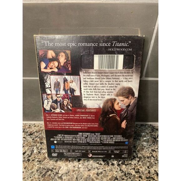 Twilight Two Disc Special Edition DVD - Picture 3 of 6